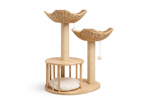 arbre à chat CÉLESTE 100 cm — design naturel en bois et rotin, avec niches aériennes tressées, espace cocoon au sol et poteaux en sisal pour un coin à la fois élégant et apaisant